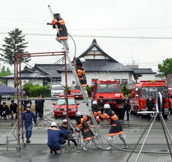 訓練の成果を披露　浦幌消防団が合同演習