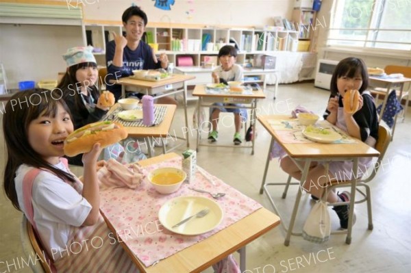 「まくべつの恵み給食」にロイヤルマンガリッツァ豚　町内１３校で