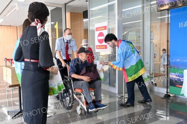 ＪＡＬ名古屋線が今季も就航、初便到着を歓迎　とかち帯広空港