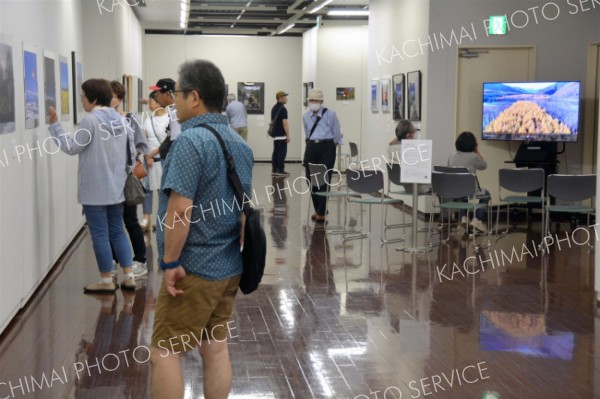 日高山脈写真展、来場者２０００人に迫る勢い　６日に最終日