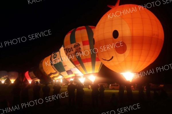 青空に熱気球、ステージイベントもにぎわう　上士幌バルーンフェス～写真・動画特集