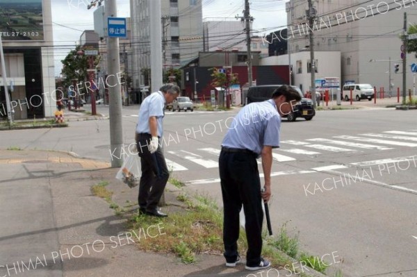 道路ふれあい月間で清掃活動　帯開建