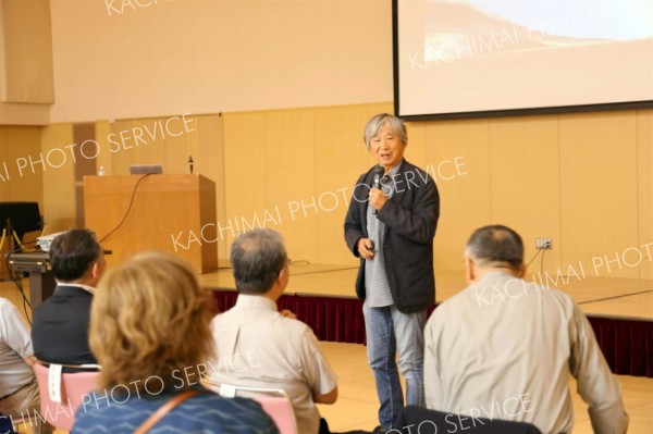 地域活性化セミナーで講師を務めた会長（長尾悦郎通信員撮影）