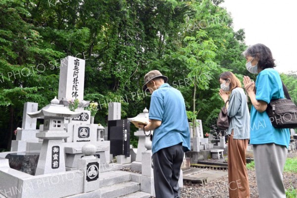 先祖思う盆の入り　十勝でも墓参り