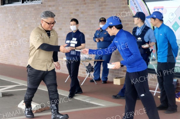 無理ない登山を　「山の日」で啓発　 警察や消防　道の駅かみしほろで