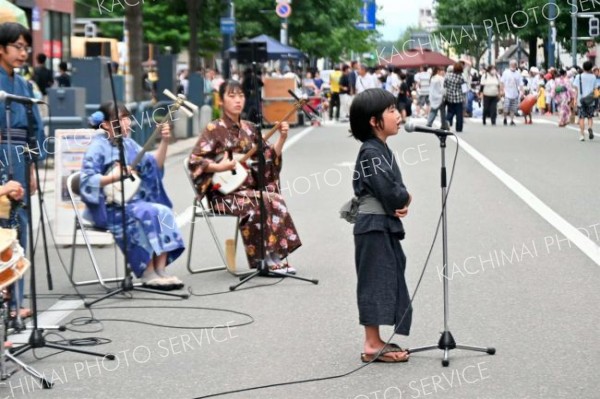 伸びやかな「どさんこ甚句」が夏の帯広中心部に響き渡る