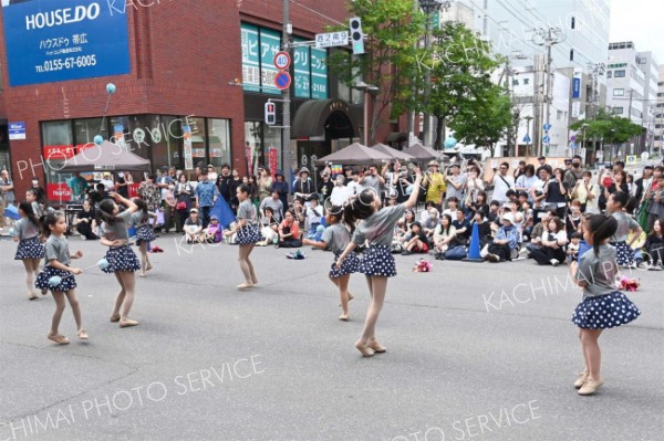 帯広バトントワラーズのパフォーマンスの様子