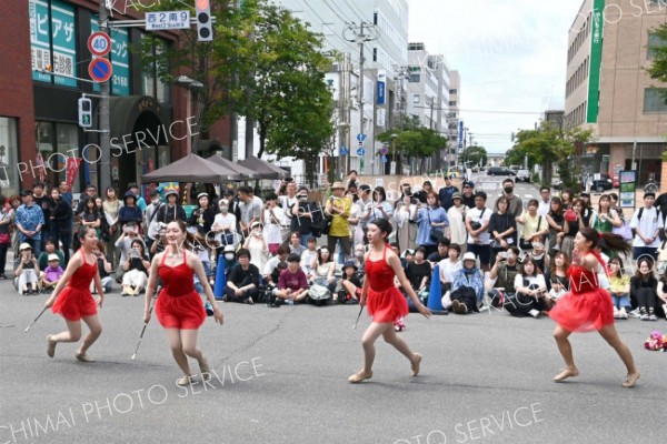 帯広バトントワラーズのパフォーマンスの様子