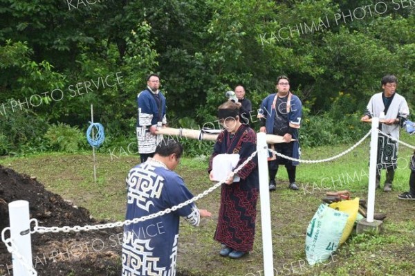 浦幌墓園に埋葬　前ラポロアイヌネイション代表