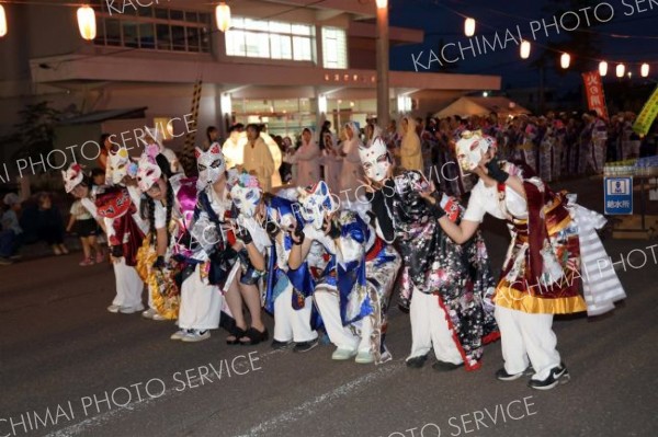 こだわり衣装と振り付け　幕別町盆踊り大会　優勝は森さんらグループと沼口さん 2