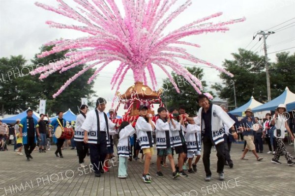 花みこしやステージにぎわう　しほろ７０００人まつり～写真特集