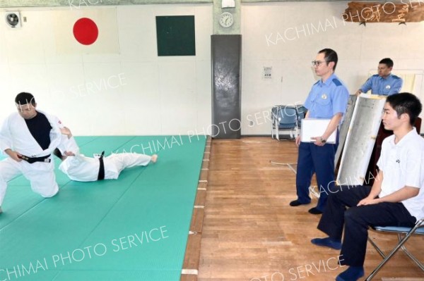 鑑識体験や訓練見学　池田警察署で個別採用説明会 4