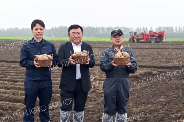 カルビーポテトが一大産地で収穫式　使用量の半分は十勝産