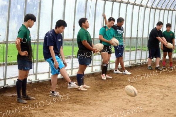 中学生がラグビーへの関心高める　帯工高学校開放講座