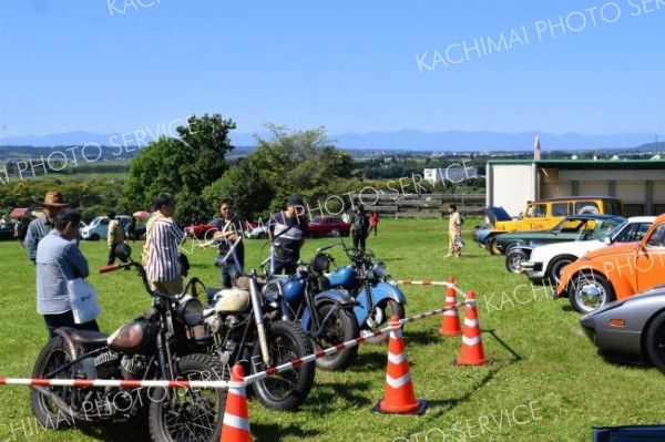 ビンテージカー一堂に　池田でフェス 4