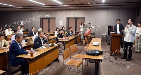 地元投資家作り起業誘致、新藤丸起点に食べ歩き…慶大生が帯広活性プラン発表