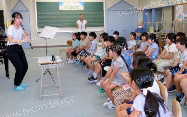 中札内小学校で音大生が行った音楽の授業