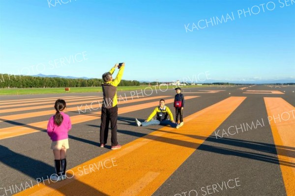 空のお仕事に興味津々、航空まつりでパイロット講座や滑走路ウオークも　とかち帯広空港