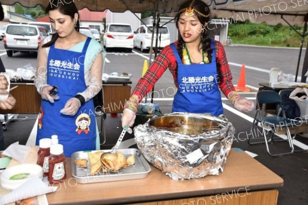 グルメや出し物に盛況　北勝光生会感謝祭 8