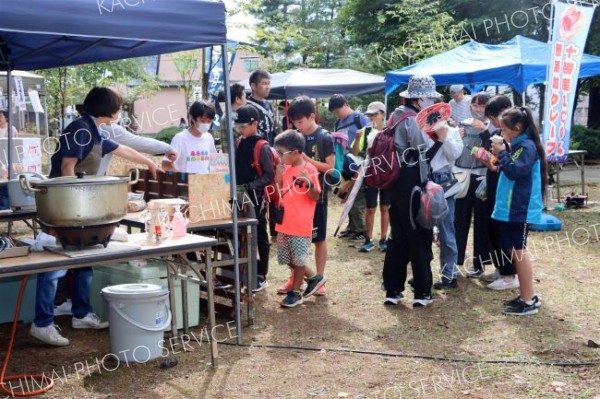 士幌神社で秋季例大祭、飲食や演奏でにぎわう　士幌