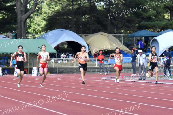 女子２年１００メートル決勝