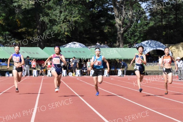 女子１年１００メートル決勝