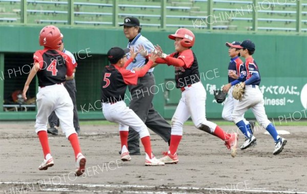 豊成４年ぶり９度目Ｖ　６－５大正　３位はウエストと明星・花園　財団旗少年野球