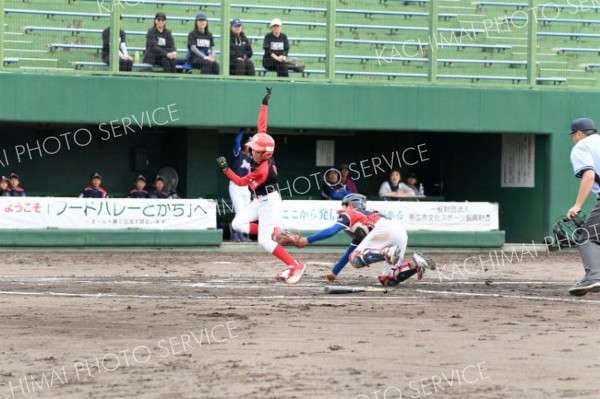 豊成４年ぶり９度目Ｖ　６－５大正　３位はウエストと明星・花園　財団旗少年野球 12