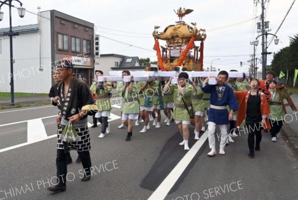 今年も勇壮に「みこし」　十勝神社秋季例祭