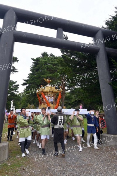 今年も勇壮に「みこし」　十勝神社秋季例祭 2