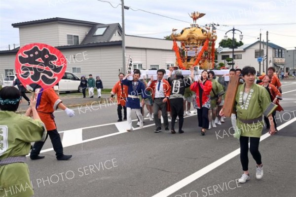 今年も勇壮に「みこし」　十勝神社秋季例祭 3