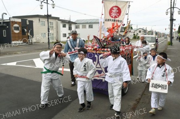 今年も勇壮に「みこし」　十勝神社秋季例祭 4