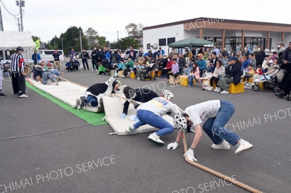 「モーモー綱引き」や菓子まきで盛り上がる　ＪＡひろお感謝祭 5