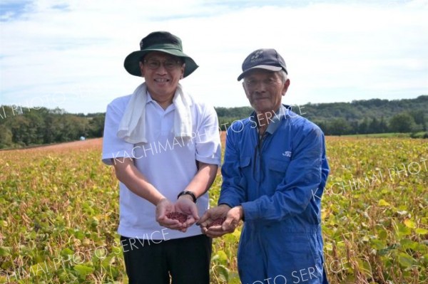 もりもとが芽室の小豆農家・視察　２０年目の「どら焼きヌーボー」発売