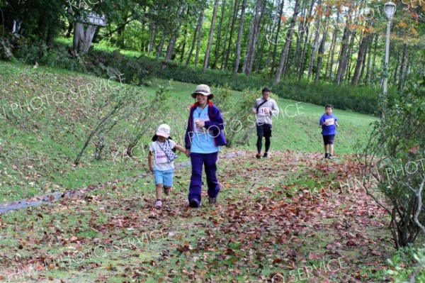 秋の本別公園１００人超駆け抜ける　ほんべつクロスカントリー　松山兄弟ら優勝 4