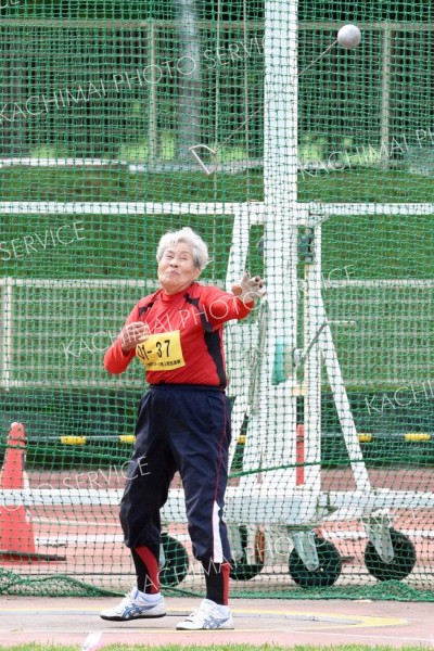 【女子投てき五種Ｗ８５】ハンマー投げをはじめ砲丸なげなど５種目をやり通した８９歳（赤平）