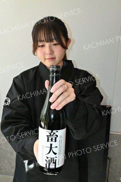 今年から酒販店やスーパーなどでも販売される「畜大酒」