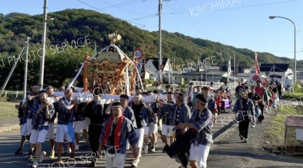 みこし渡御　大人向けが久々復活　本別神社大祭　きもだめしも人気