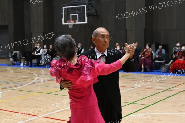 ９４歳華麗に　ダンスこぶし会交流会