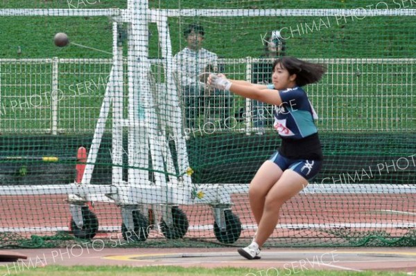 女子ハンマー投げ