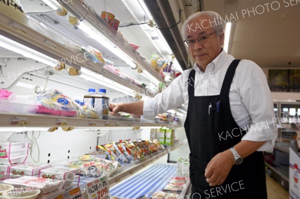 住民のため品ぞろえ腐心　店長１９年、辻本一彦さん～ポピーマート２０年（３）