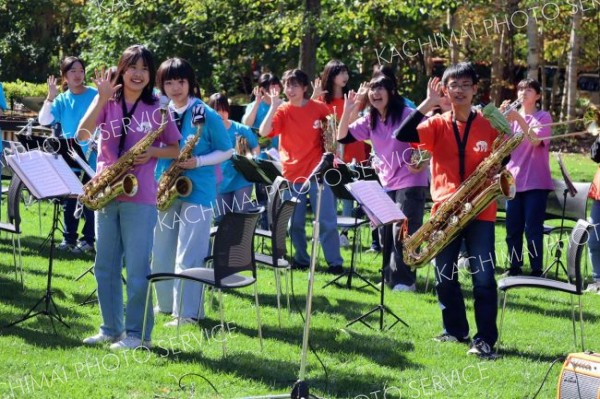 パフォーマンスも交え会場を盛り上げた帯広西陵中学校吹奏楽部の演奏