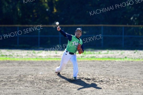 最優秀選手賞を受賞したＴＡＫＥＫＵＭＡ　ＢＡＳＥの佐々木啓介は、決勝戦で１安打完封の好投