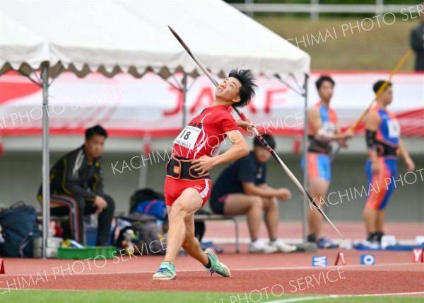 【Ｕ１８男子やり投げ・決勝】力投する（帯柏葉２年）