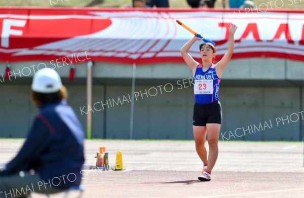 Ｕ１６女子ジャベリックスロー・決勝に挑む（芽室中３年）