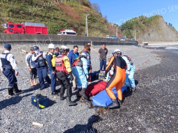 サーファーらが海難救助訓練　広尾