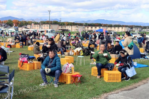 多くの来場者でにぎわったしほろ収穫祭（士幌）