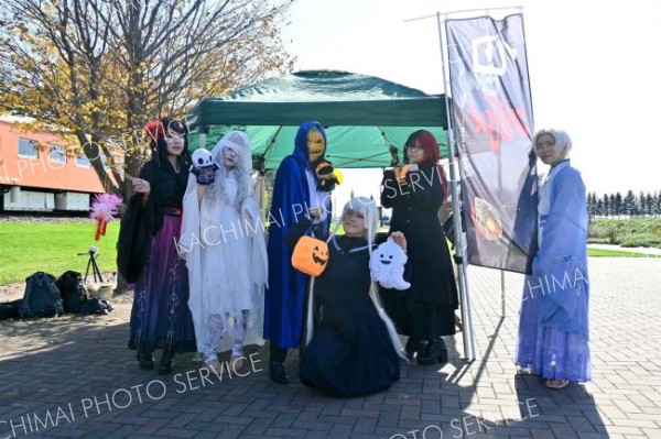 お化けや幽霊が「幸福」に　コスプレでハロウィン楽しむ