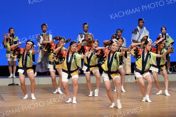 迫力のある踊りを披露した帯広平原連・エクラ合同連（２７日、須貝拓也撮影）