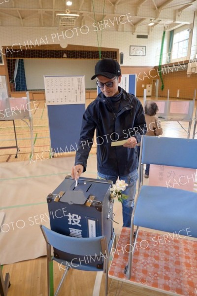 衆院選投票始まる　出足低調